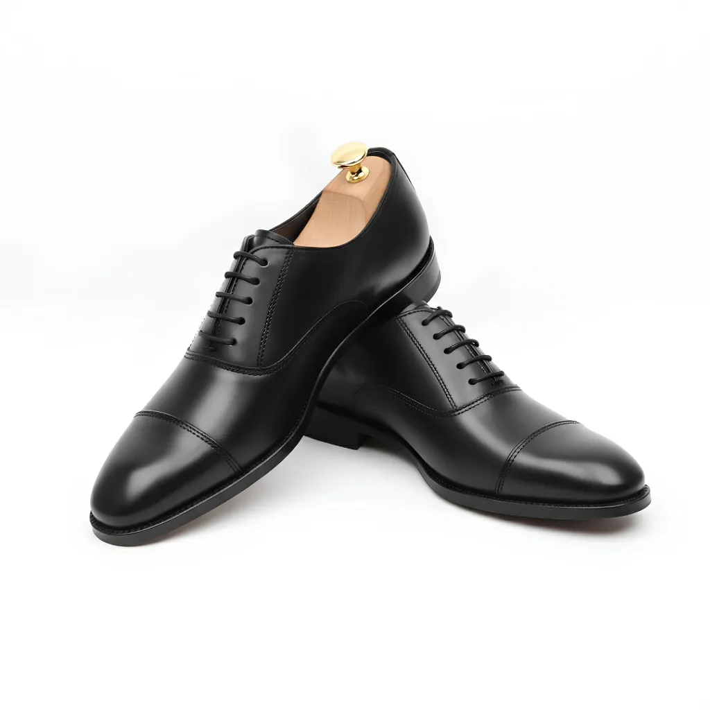 Original Leather Oxford Shoes in Black add smart style to your wardrobe. Pair them with tailored trousers for work, events and formal wear.