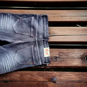 Grey Washed / Ash Grey