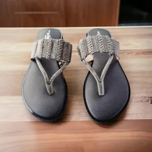 HI-ATTITUDE
Embellished Thong-Strap Wedges