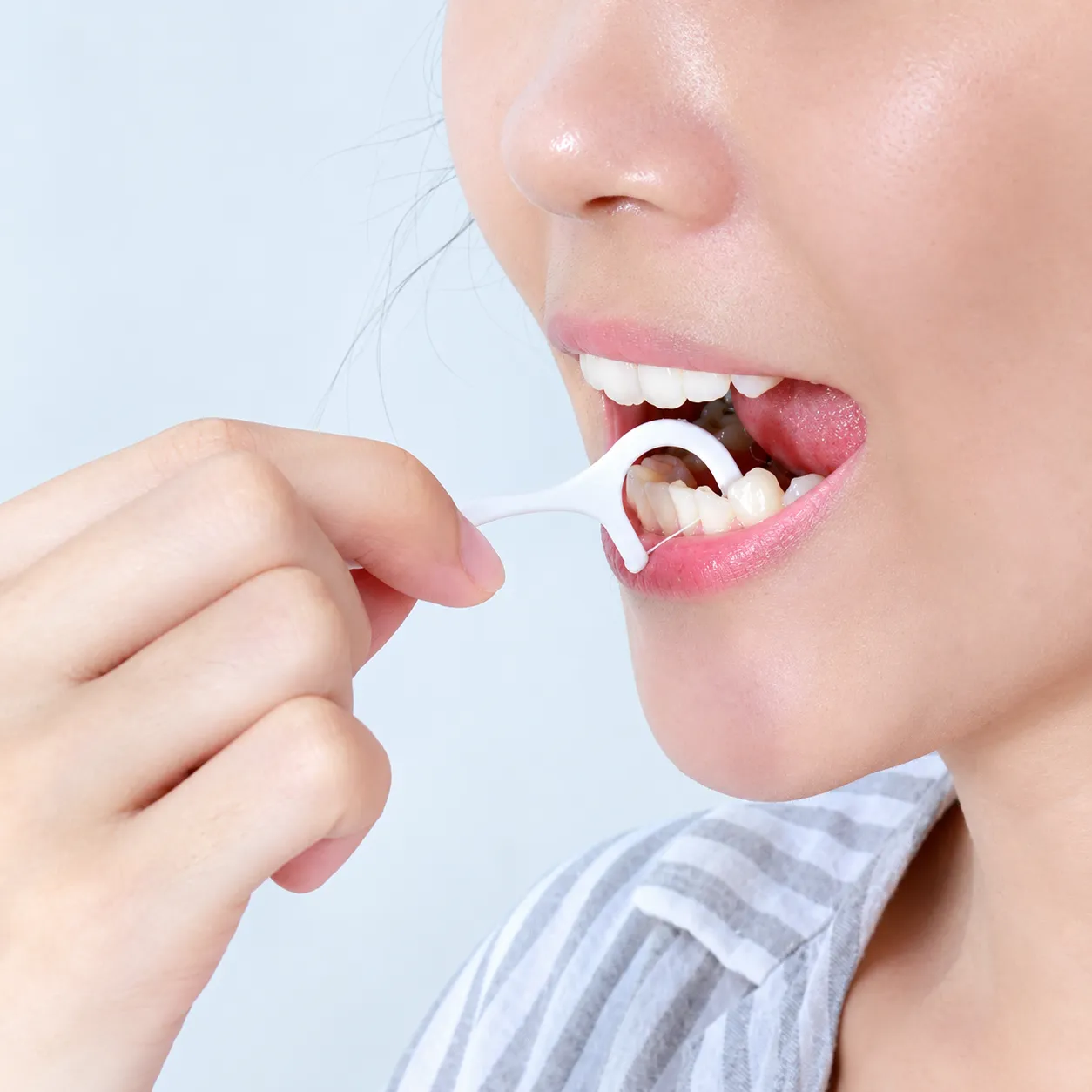 50 Pcs Dental Floss Picks IInterdental Toothpick Flosser I Teeth Cleaning and Oral Care