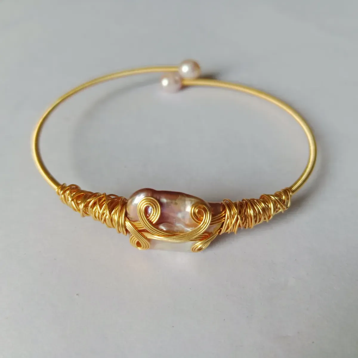 Adjustable Pearl Breslate
