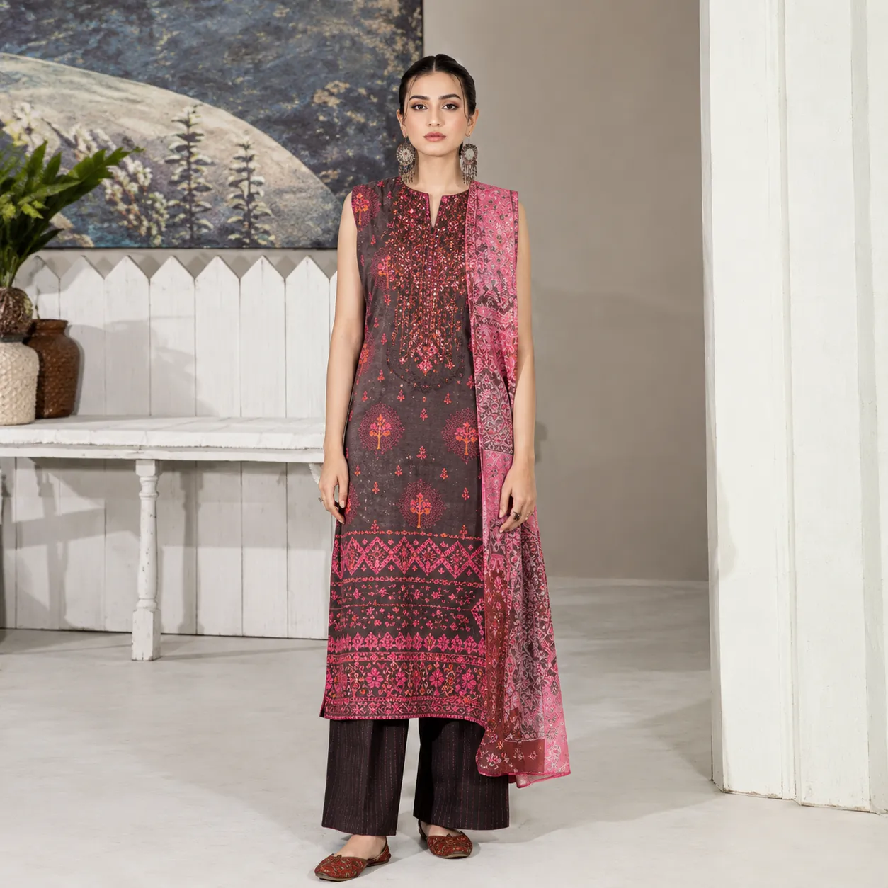 Pakistani Binaas Varda Digital Printed Unstitched Three Piece - Pink Hue