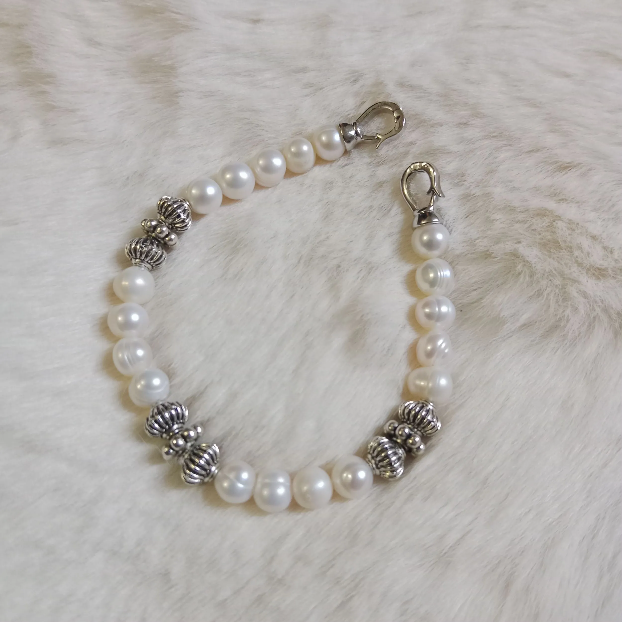 Pearl Bracelet With Exclusive Lock System