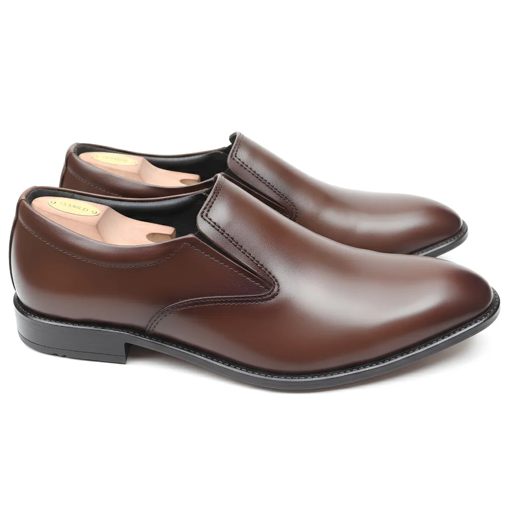 Original Leather Formal Shoes in Brown add classic style to any outfits. Pair them with tailored trousers for office days and formal events.
